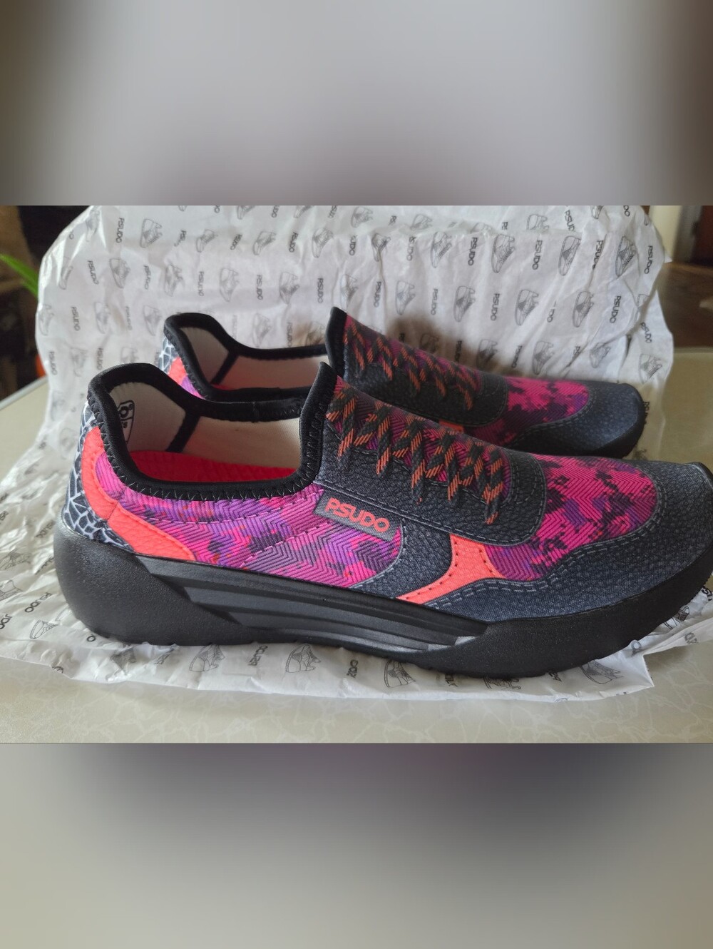 PSUDO Women's Court Slip On Sneaker Pink Camo Crackle Size 10 NIB